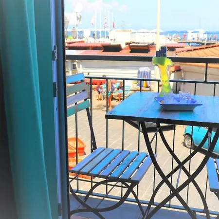 Charming Seaside Apartment In Sorrento Apartment *