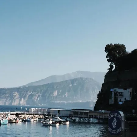 Charming Seaside Apartment In Sorrento Apartment *