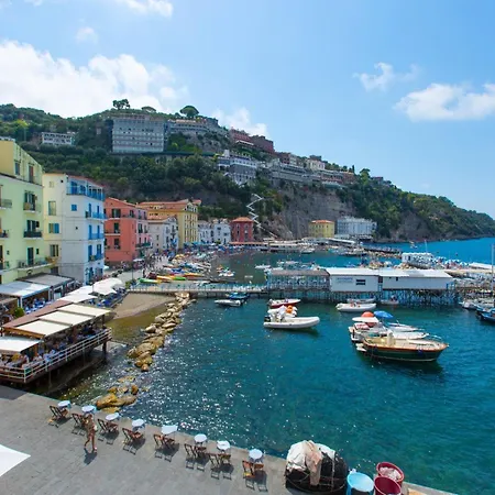 Cottage In Sorrento By Marina Grande Beach * Σορέντο